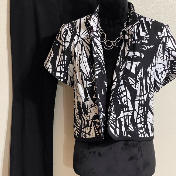 DRESS BARN SHORTSLEEVED BLACK AND WHITE JACKET SZ 16 - Picture 7 of 9